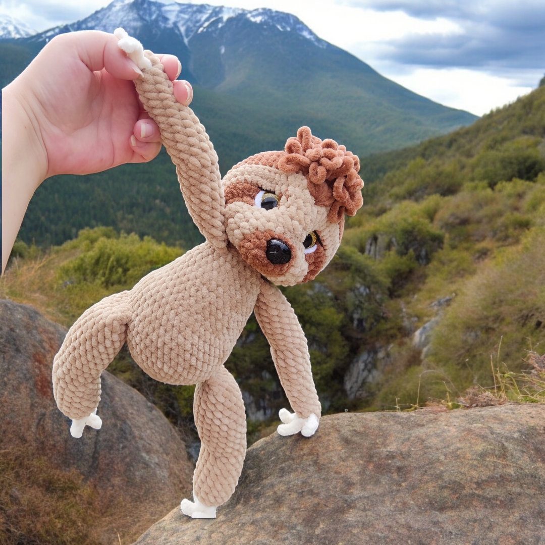 Вязаная игрушка ленивец из плюшевой пряжи. — изображение 2