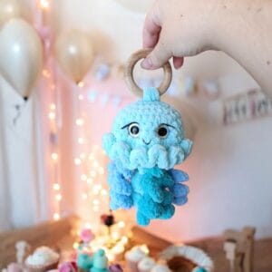 Мягкая игрушка-осьминожка с погремушкой и грызунком для новорожденных