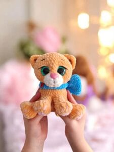 Котёнок с бантиком